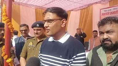 *यातायात जागरुकता रैली निकालकर यातायात माह नवम्बर का समापन किये जाने के सम्बन्ध में पुलिस अधीक्षक बाराबंकी श्री