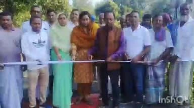 মানিকচক: মানুষের রাস্তার সমস্যা দূর করতে মোহনা এলাকায় কংক্রিট ঢালাই রাস্তার কাজের সূচনা হলো