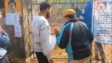 সীমলাপাল: রাজ্য পুলিশের কনস্টেবল নিয়োগের পরীক্ষা,মদন মোহন হাই স্কুল পরীক্ষাকেন্দ্র করা নিরাপত্তায় চলছে পরীক্ষা কেন্দ্র প্রবেশ