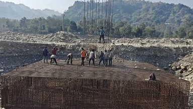 धर्मपुर: बलेसर पतन पुल निर्माण ने पकड़ी रफ्तार, दिसंबर 2026 तक पूरा होने की उम्मीद