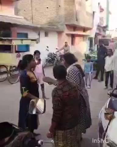 रायपुर: रायपुर में महिला BLO के साथ मारपीट, बाल और कपड़े खींचकर पत्थर फेंककर किया हमला, देखिए वीडियो