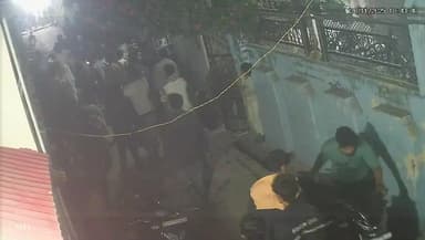 खागा: खखरेडू में दबंगों ने घर में घुसकर मां-बेटे के साथ की मारपीट, CCTV में कैद हुई घटना