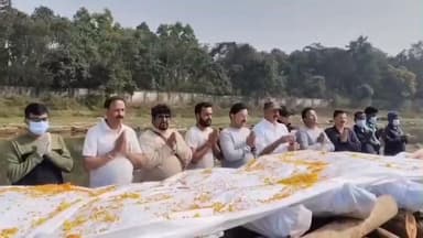 ओरमांझी: नगड़ी: जुमार नदी तट पर मुक्ति संस्था ने 34 अज्ञात शवों का विधि-विधान से अंतिम संस्कार किया