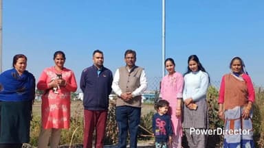 लालकुऑ: ग्राम पंचायत दुर्गापालपुर परमा-बेरीपड़ाव के ग्रामों में सोलर लाइट लगवाई गई