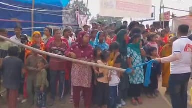 ফরিদপুর দুর্গাপুর: দুর্গাপুরের পাঁচ মাথা মোড় সংলগ্ন দিশারী সংঘের মাঠে আয়োজিত হলো প্রান্তিক মানুষের জন্য পাঁচ টাকার শপিং মল