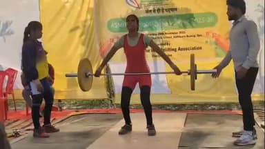 पुवायां: हथौड़ा बुजुर्ग में अस्मिता खेलो इंडिया वेटलिफ्टिंग वूमेन लीग 2025 का आयोजन, विजेताओं को दिए गए पुरस्कार