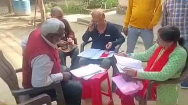 मछलीशहर: मछली शहर में मतदाता पुनरीक्षण के तहत बीएलओ द्वारा तेजी से SIR फॉर्म भरे जा रहे हैं