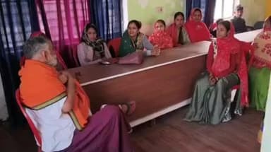 मछलीशहर: मछली शहर के ब्लॉक संसाधन केंद्र पर महिलाओं को आत्मनिर्भर बनाने के लिए डा. कमल टावरी ने दिया प्रशिक्षण