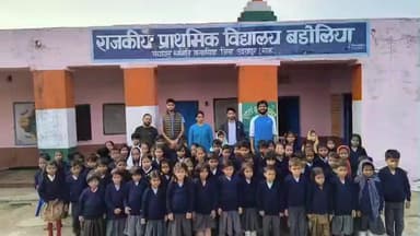 झाडोल: अभियान ‘गुलाबी सर्दी’ के तहत पांच विद्यालयों में छात्रों को बांटे गए ऊनी स्वेटर