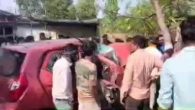 चकाई: बटपार नवादा के समीप शादी से लौटते परिवार की कार दुर्घटनाग्रस्त, चालक गंभीर रूप से घायल, देवघर रेफर