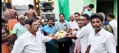 கிருஷ்ணகிரி: காவேரிப்பட்டினம் அருகே உள்ள குரும்பட்டி கிராமத்தில் அமைந்துள்ள ஸ்ரீ விநாயகர் திருக்கோவில் வாஸ்கால் வைக்கும் விழாவில் ஏராளமான பக்தர்கள் பங்கேற்பு.