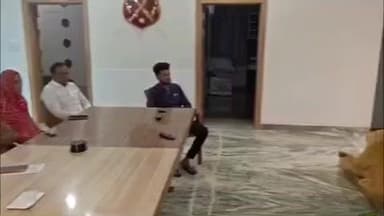 राशमि: पूर्व जिला प्रमुख सुशील जीनगर ने राशमी में कार्यकर्ताओं संग सुनी 'मन की बात', 128वां संस्करण उत्तराखंड पर चर्चा