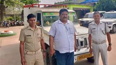 ତିର୍ତ୍ତୋଲ: ତିର୍ତୋଲ ଥାନା ଅଧିନ ନେହୁରୁ ବଜାର ନିକଟରୁ ଚୋରି ଯାଇଥିବା ପିକଅପ ଭ୍ୟାନ କୁ ଜବତ କରି ଗାଡି ମାଲିକ ଙ୍କୁ ହସ୍ତାନ୍ତର କଲା ପୋଲିସ