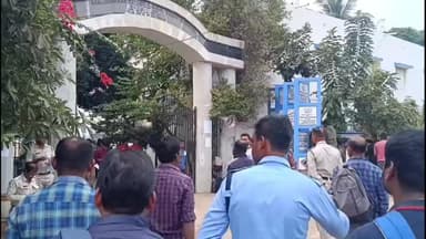 মঙ্গলকোট: রাজ্য পুলিশের কনস্টেবল নিয়োগের লিখিত পরীক্ষা মঙ্গলকোটে শান্তিপূর্ণভাবে সম্পন্ন হল, অনুপস্থিত অনেক পরীক্ষার্থী