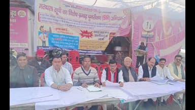 इटावा: SIR की समय सीमा बढ़ी, सपा नेताओं ने शास्त्री चौराहा नई मंडी कैंप का किया निरीक्षण