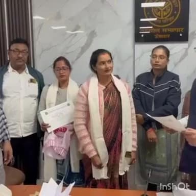 ऊंचाहार: ऊँचाहार के एसडीएम ने एस आई आर के तहत शत प्रतिशत कार्य करने पर बीएलओ को किया सम्मानित