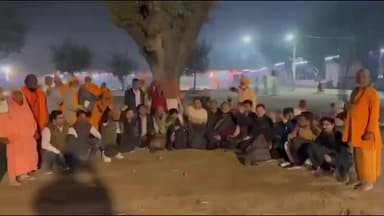 हमीरपुर: सुमेरपुर कस्बे में भीषण सर्दी को देखते हुए संतों को ओढ़ाए गए कंबल