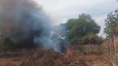 ಚಿಂಚೋಳಿ: ವಯರಗಳಿಗೆ ಬೆಂಕಿ ಆರೋಪ, ದಟ್ಟ ಹೊಗೆಯಿಂದ ಚಂದಾಪೂರ ನಿವಾಸಿಗಳಲ್ಲಿ ಆತಂಕ, ವಿಡಿಯೋ ವೈರಲ್