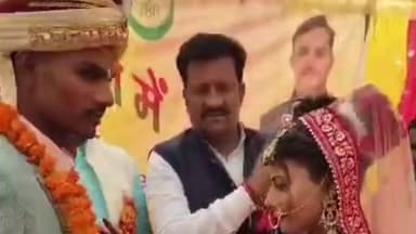 मौदहा: मदारपुर में एक ओर हवन कुंड में श्लोक, तो दूसरी ओर निकाह में पढ़ी गई कुरान की आयतें, 19 जोड़ो ने थामा एक-दूसरे का हाथ