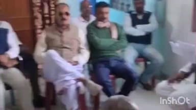 मेदिनीनगर (डालटनगंज): मेदिनीनगर: गायत्री मंदिर रोड सुदाना में पूर्व मंत्री के.एन.त्रिपाठी ने लोगों की समस्याओं पर की बैठक