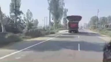 पीलीभीत: जिले में गन्ना और चावल परिवहन के नाम पर हो रही ओवर लोडिंग, कई वीडियो हुए वायरल