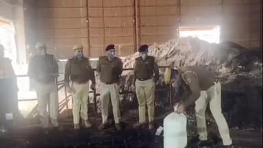 चित्तौड़गढ़: चंदेरिया स्थित बिड़ला सीमेंट वर्क की कीलन में 16 थानों के 50 प्रकरणों में जब्त अवैध मादक पदार्थ किया गया नष्ट