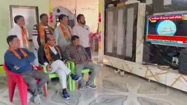 शोहरतगढ़: शिव शक्ति शर्मा की अध्यक्षता में गड़ाकूल के बूथ संख्या 237 पर जनता ने सुना प्रधानमंत्री की मन की बात का लाइव प्रसारण