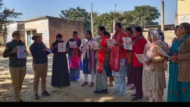 नौगावां सादात: मिशन शक्ति अभियान के तहत नौगांवा पुलिस ने महिलाओं को किया जागरूक