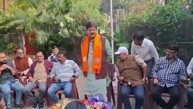 धनबाद/केंदुआडीह: धनबाद: विधायक राज सिंहा ने आवासीय कार्यालय में अनिश्चितकालीन धरने को लेकर की बैठक