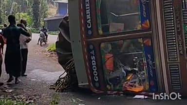 പുനലൂർ: ആര്യങ്കാവിൽ ചരക്ക് ലോറി മറിഞ്ഞു