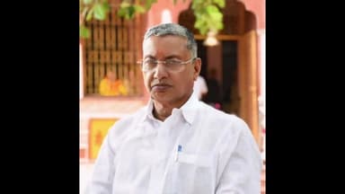 कान्हाचट्टी: चतरा सांसद कालीचरण सिंह ने कान्हाचट्टी में बीमार पिता की बेटी की शादी में आर्थिक मदद की