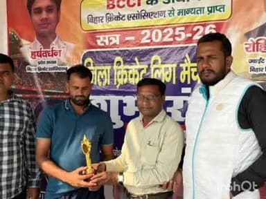 मदनपुर: मदनपुर खेल मैदान पर जिला क्रिकेट लीग का दूसरा मैच रफीगंज क्रिकेट एकेडमी और अरुण क्रिकेट एकेडमी अंबा के बीच हुआ