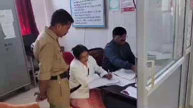 इटावा: इटावा जिला अस्पताल में एनसीसी दिवस पर एनसीसी कैडेट ने रक्तदान शिविर में पहुंचकर किया रक्तदान