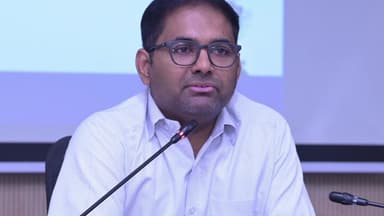 పెద్దపల్లి: పంచాయతీ ఎన్నికలు ప్రణాళికతో నిర్వహించాలి ఎన్నికల పరిశీలకులు అనుగు నరసింహారెడ్డి