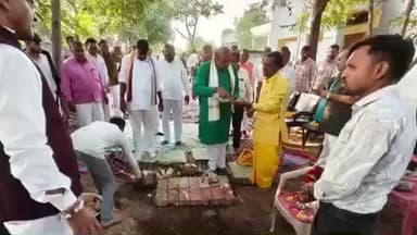 ધાનપુર: ધાનપુર ગ્રામ પંચાયત અંતર્ગત આવતી ધાનપુર (દુ) પટેલ ફળિયા વર્ગ પ્રાથમિક શાળાના 1 નવીન ઓરડાનું ખાતમુરત કરતા સાંસદ જશવંતસિંહ