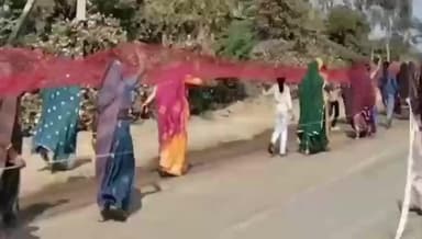 गरोठ: खजूरी दौड़ा से मां दुधाखेड़ी तक निकाली गई चुनरी यात्रा, रास्ते में हुआ भव्य स्वागत