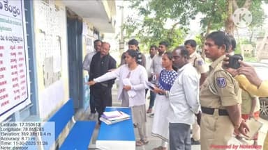 భువనగిరి: భుదాన్ పోచంపల్లిలో నామినేషన్ స్వీకరణ కేంద్రాలను పరిశీలించిన చౌటుప్పల్ ఆర్డీవో శేఖర్ రెడ్డి