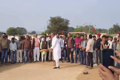 चुरहट: बजरंगगढ़ और खड्डी के बीच हुआ फाइनल मुकाबला, चुरहट विधायक अजय सिंह राहुल रहे मुख्य अतिथि