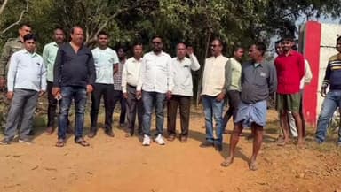 बलियापुर: विधायक चन्द्रदेव महतो ने प्रधानखंता पंचायत के बगानधार बस्ती में ग्रामीणों की समस्याएं सुनीं