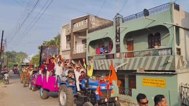 कसरावद: एक दर्जन से अधिक गांवों की आस्था: 108 कुंडीय महायज्ञ की कलश यात्रा में उमड़ी भारी भीड़