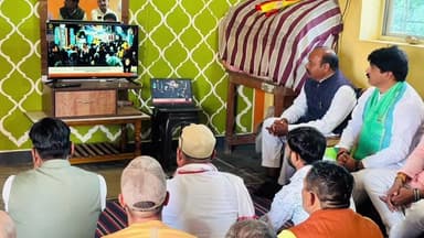 पोलायकलां: विधायक घनश्याम चंद्रवंशी ने पोलाय कलां में कार्यकर्ताओं के साथ 'मन की बात' सुनी, कार्यक्रम में हुए शामिल