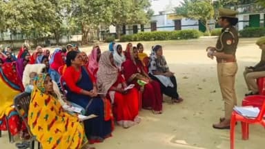 नौतनवा: कैथवलिया बरगदही खनुआ में मिशन शक्ति 5.0 के तहत बहू-बेटी सम्मेलन का आयोजन