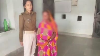 फुल्लीडूमर: दौलतपुर गांव में फुल्लीडुमर पुलिस ने 20 लीटर देशी महुआ शराब के साथ एक महिला कारोबारी को रंगेहाथ गिरफ्तार किया