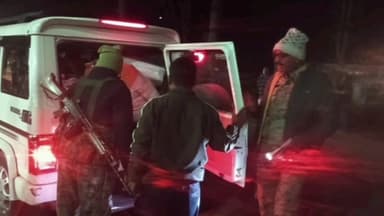 सेन्हा: सेन्हा में पुलिस का एंटी क्राइम वाहन चेकिंग अभियान, कागजात की जांच और सड़क सुरक्षा नियमों का पालन करने की अपील