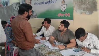महू शहर युवा कांग्रेस द्वारा SIR फॉर्म भरने का कैंप, जनता की समस्याएँ सुनी गईं