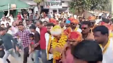 घुवारा: महिला वर्ल्ड कप विजेता टीम की सदस्य क्रांति गौड़ ने 20 किमी पैदल चलकर अबारमाता मंदिर में किए दर्शन