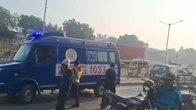 छाता: कोसीकलां के राष्ट्रीय राजमार्ग पर बाइक सवार 2 को ट्रक ने मारी टक्कर, एक की मौत और दूसरा घायल अस्पताल में भर्ती