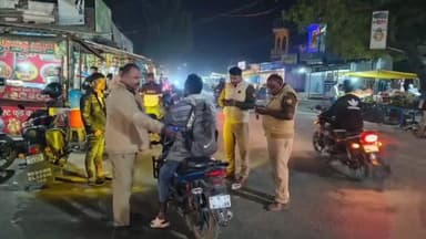 नौतनवा: कोल्हुई थाना क्षेत्र में पुलिस ने संदिग्ध वाहनों की सघन चेकिंग की, नियम तोड़ने पर की कार्रवाई