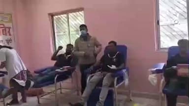 खूंटी: श्री शनि देव भक्त मंडली ट्रस्ट के 21 सदस्यों ने सदर अस्पताल खूंटी में किया रक्तदान