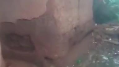 சாத்தான்குளம்: மீரான்குளம் பகுதியில் மழை காரணமாக வீட்டின் சுவர் இடிந்து விழுந்து சேதம்